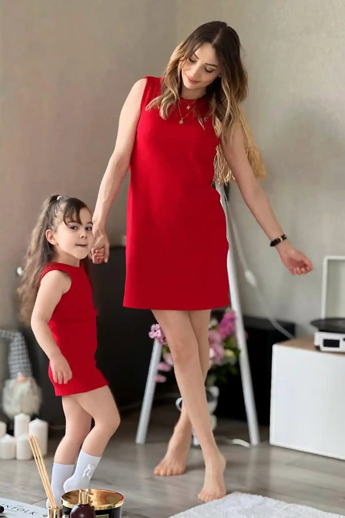 Meqlife Yazlık Kız Çocuk Elbisesi: Hafif, Nefes Alabilir ve Şık Yaz Giyim Seçeneği