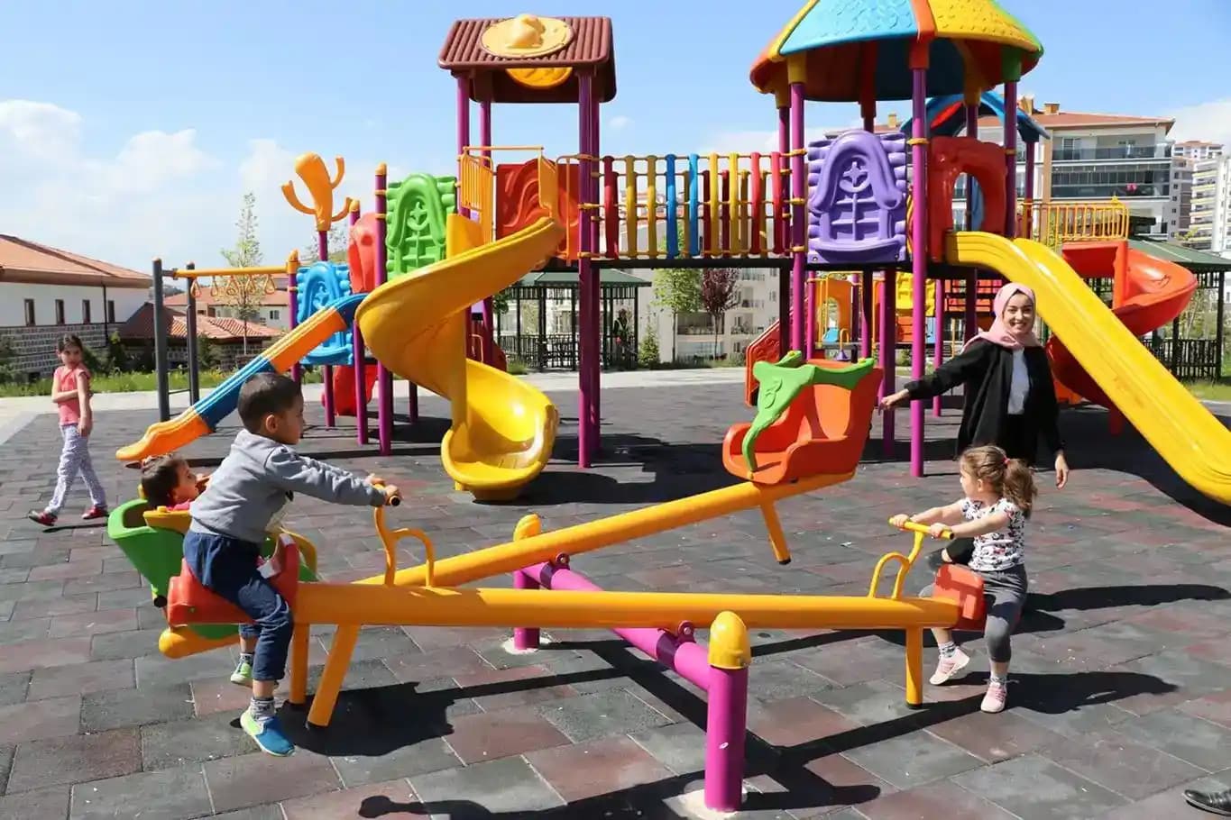 Çocuk Oyun Alanlarında Güvenli Tasarım İlkeleri ve Uygulama Yöntemleri