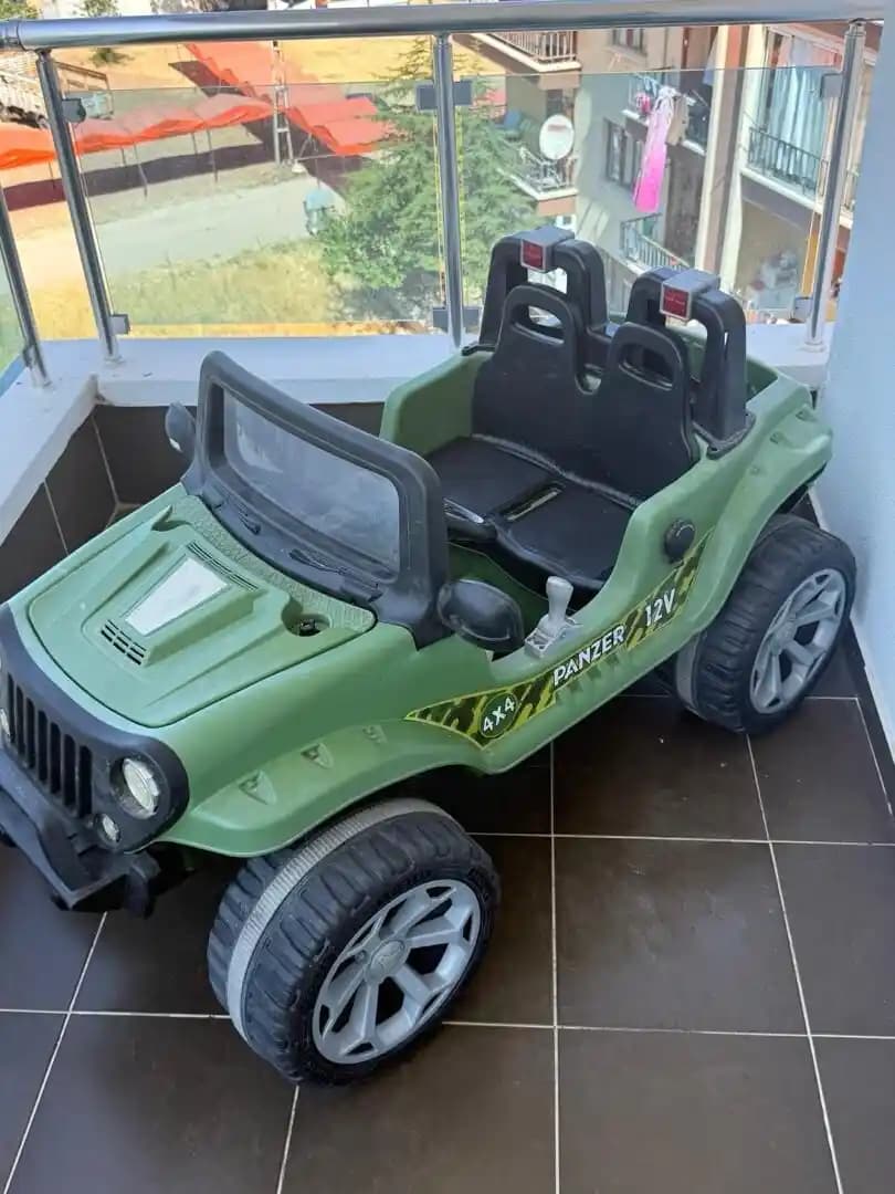 Çocuklar İçin 12V Akülü Arabalar Güvenlik ve Eğlenceyi Bir Arada Sunar