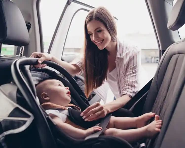 Çocuklar İçin Güvenli ve Konforlu Seyahat Koltukları: Güvenlik Standartları ve Trendler