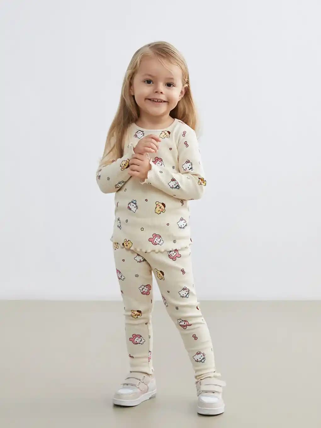 Kız Bebek Pijama Takımlarında Şıklık ve Konforun Önemi ve Tasarım Detayları