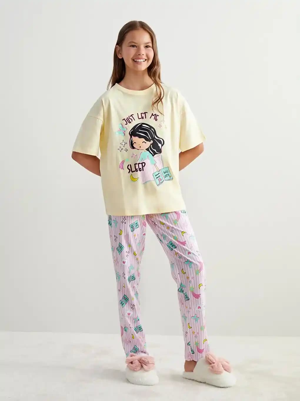 Kız Çocukları İçin Şık ve Konforlu Pijama Tasarımları Geniş Renk ve Desen Seçenekleriyle