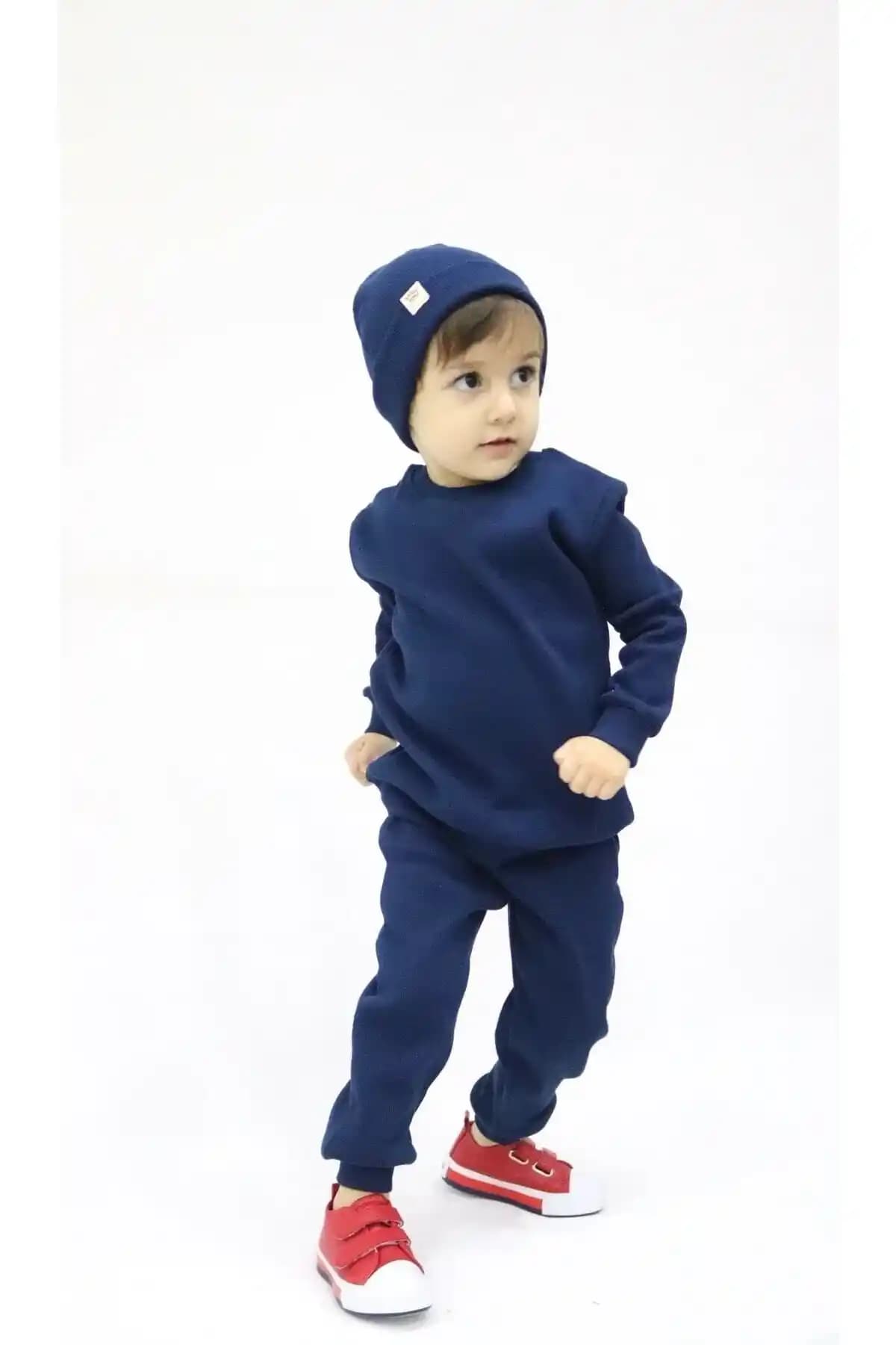Lacivert Bebek ve Çocuk Kıyafetleri: Güvenli ve Modern Seçenekler
