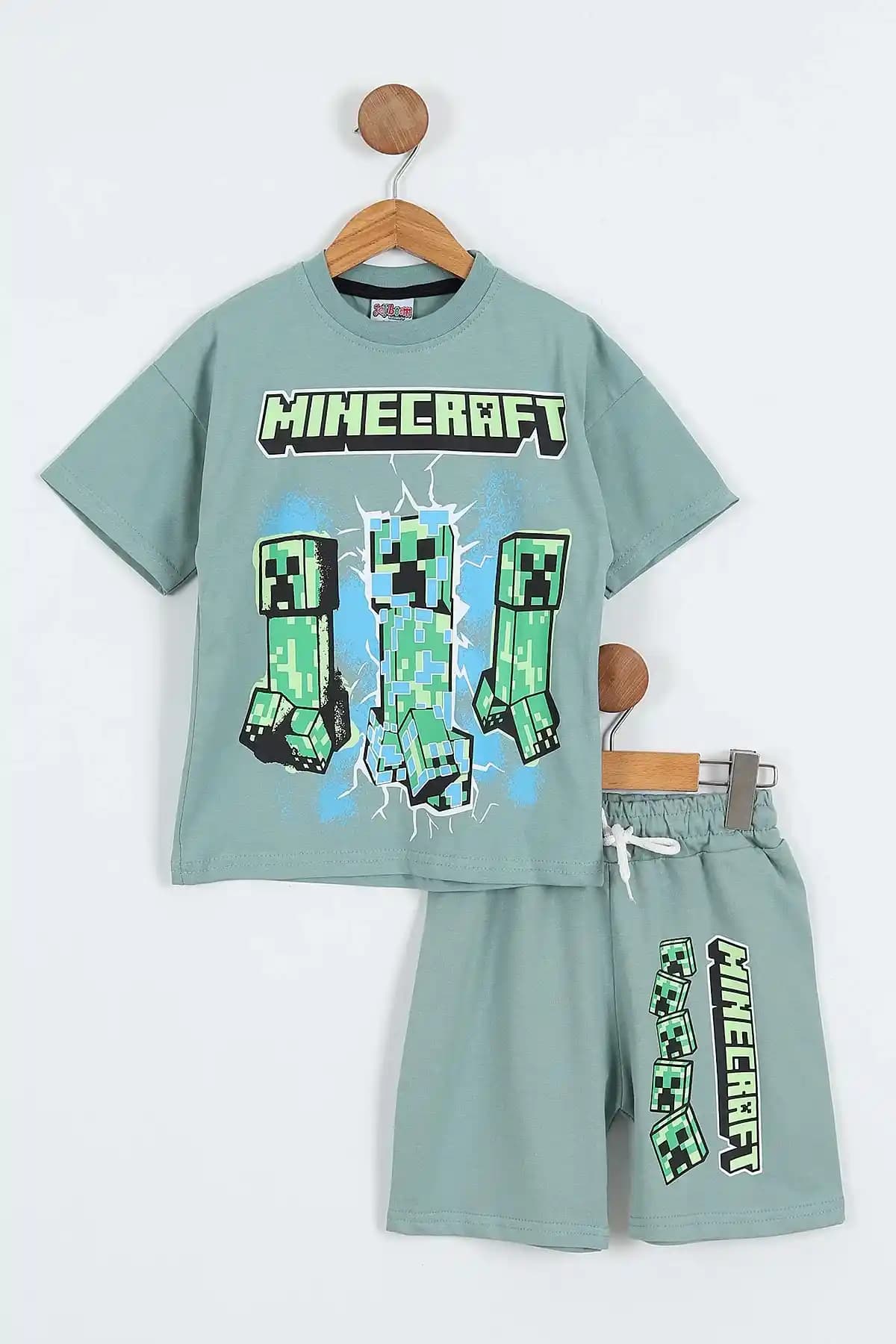 Minecraft Temalı Erkek Çocuk Yazlık Takımı: Konfor ve Şıklık Sunan Yazlık Giyim Seçenekleri