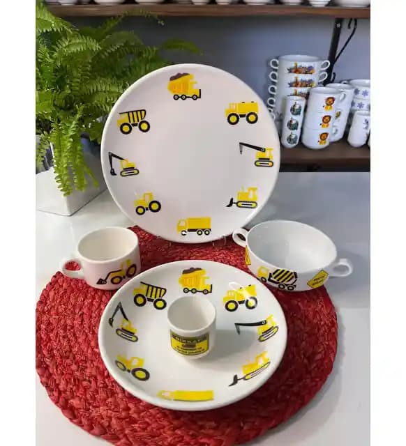 Modern Tasarımlı Çocuk Yemek Setleri Güvenlik ve Eğlenceyi Bir Arada Sunar