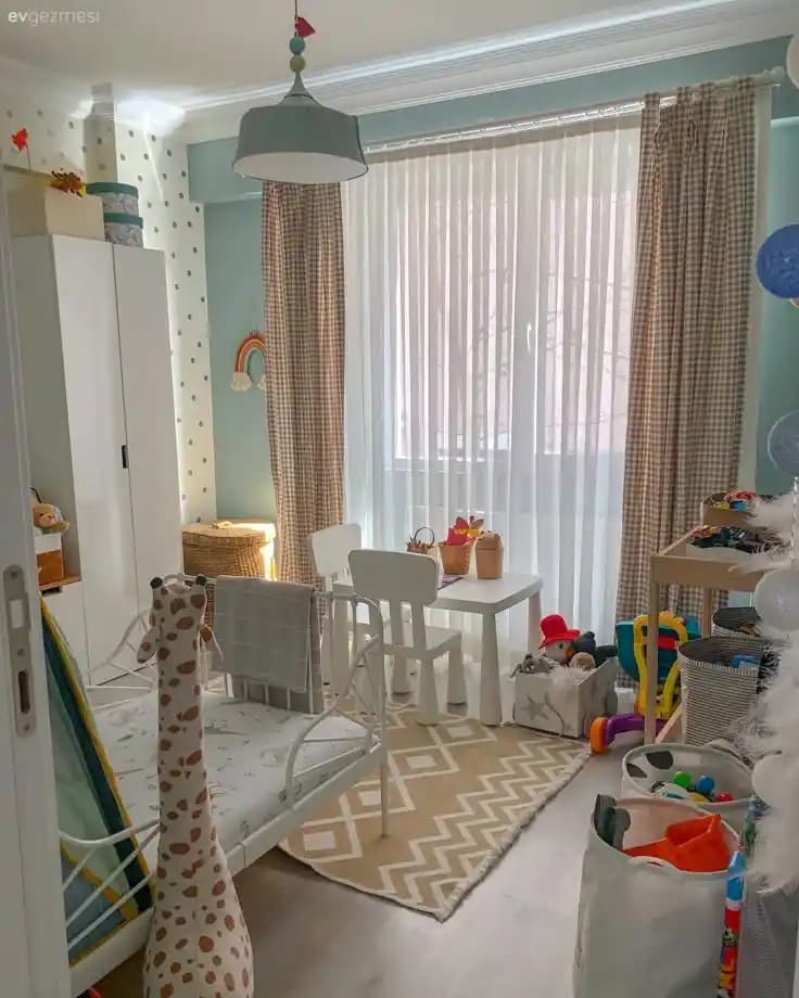 Bebek Odası İçin Güvenli ve Konforlu Pencere Örtüsü Modelleri ve Seçim İpuçları