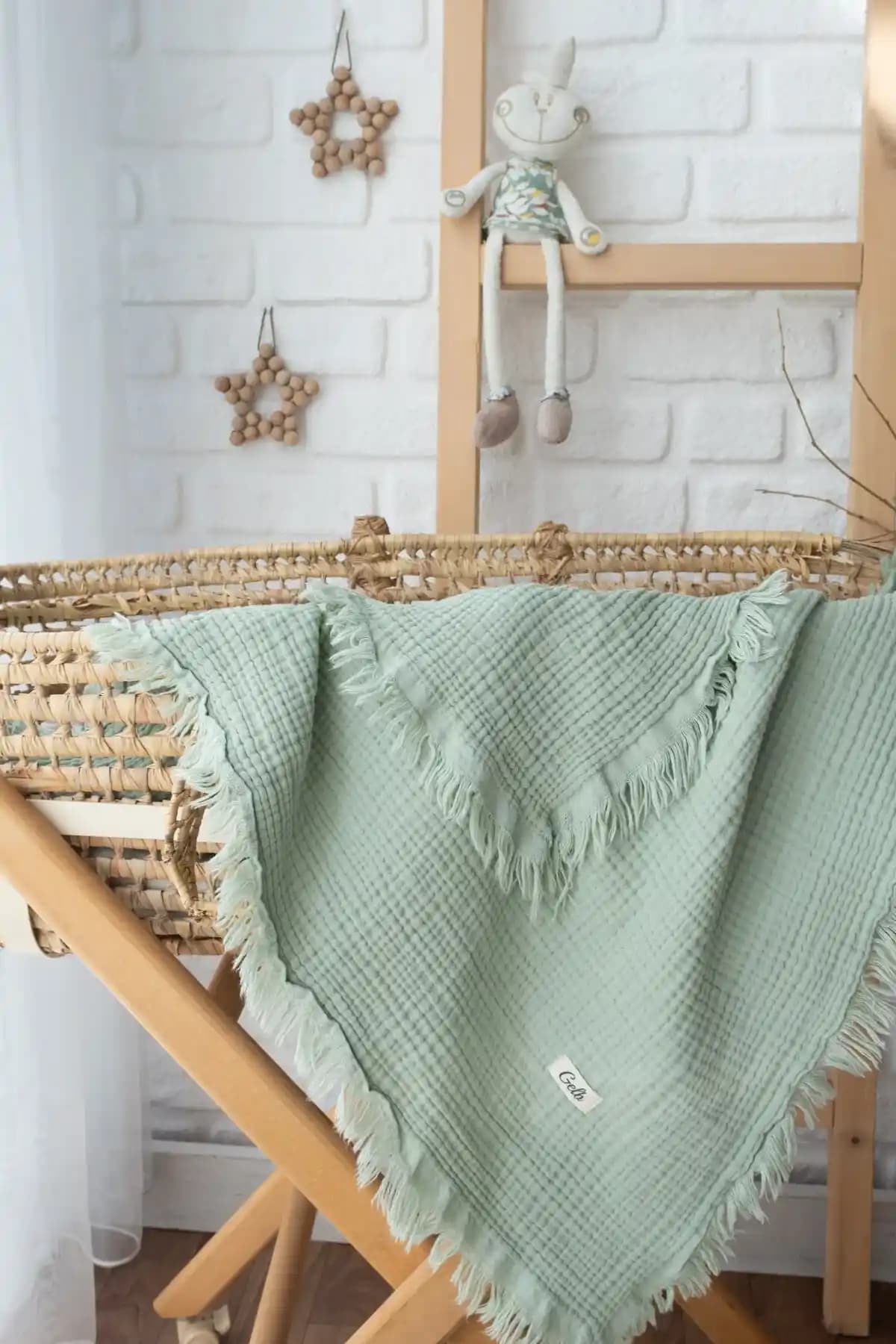 Doğal ve Güvenilir Malzemelerle Üretilmiş Muslin Bebek Battaniyesi Seçenekleri