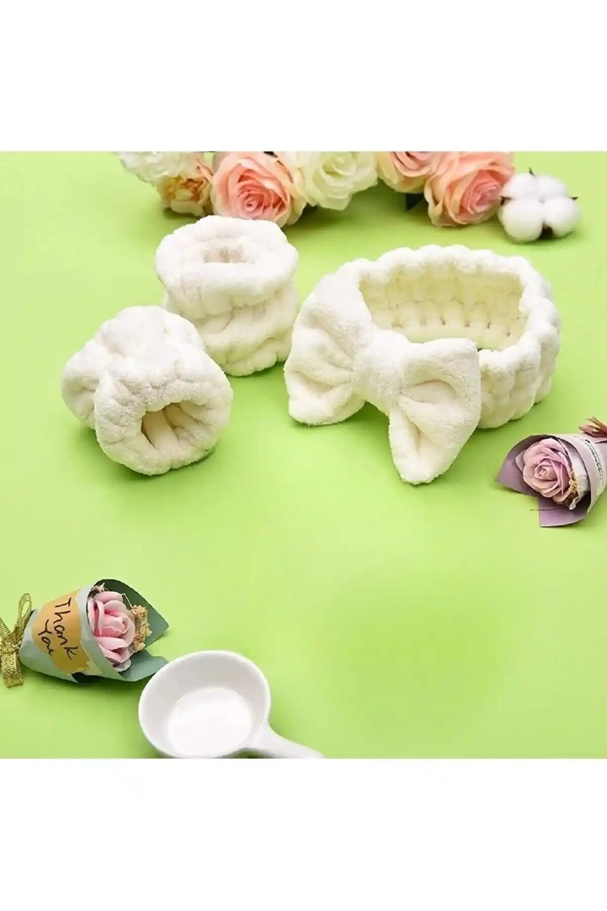 SB SizinBazar Peluş Beyaz Spa Takımı: Hijyenik ve Konforlu Günlük Bakım Seti